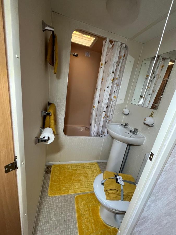 Отель The Samanda Van Newport Caravan Park Хемсби Экстерьер фото